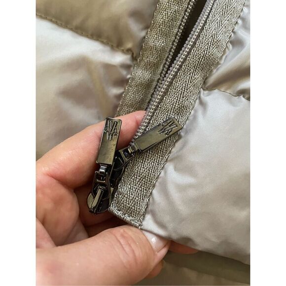 Excellent condition Moncler down jacket for women size 02.(M) - Picture 9 of 12